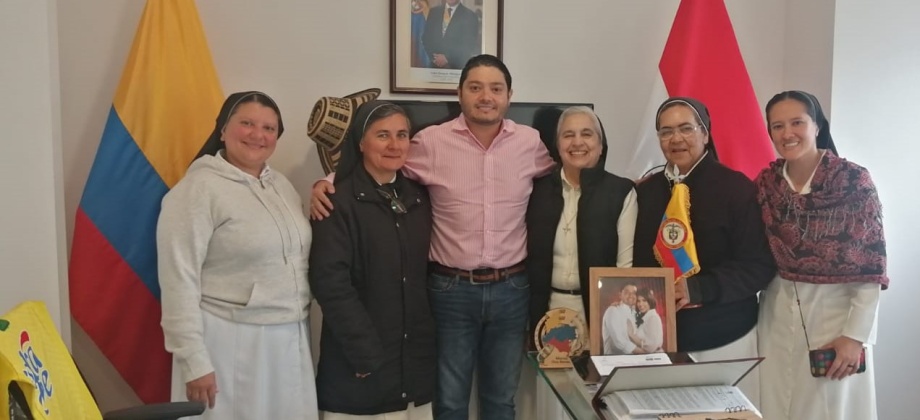 Hermanas de la Caridad Dominicanas de la Presentación de la Santísima Virgen visitan al Consulado en Asunción