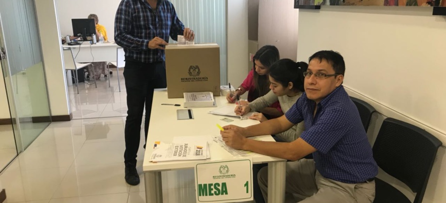 Último día de votaciones presidenciales empezó en Asunción, Paraguay
